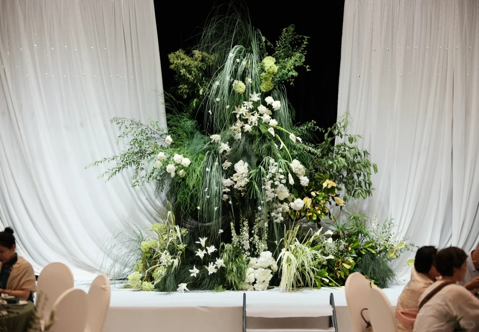 Blooming Love: A Green Oasis for a Sustainable Wedding